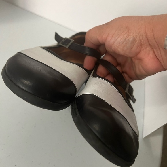 John Fluevog Sandra Mary Jane 9.5 BlackWhite Leather Retro Fellowship Collection - Picture 12 of 13